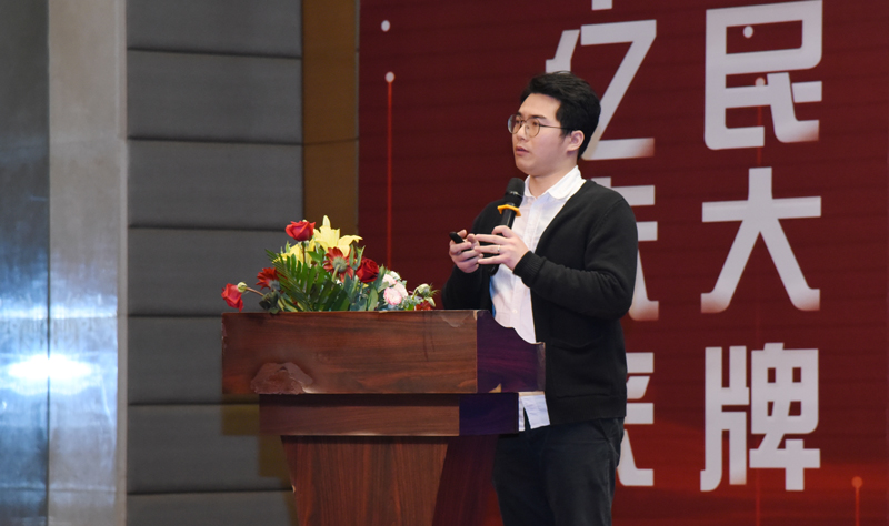 美智光电市场推广经理黄成富